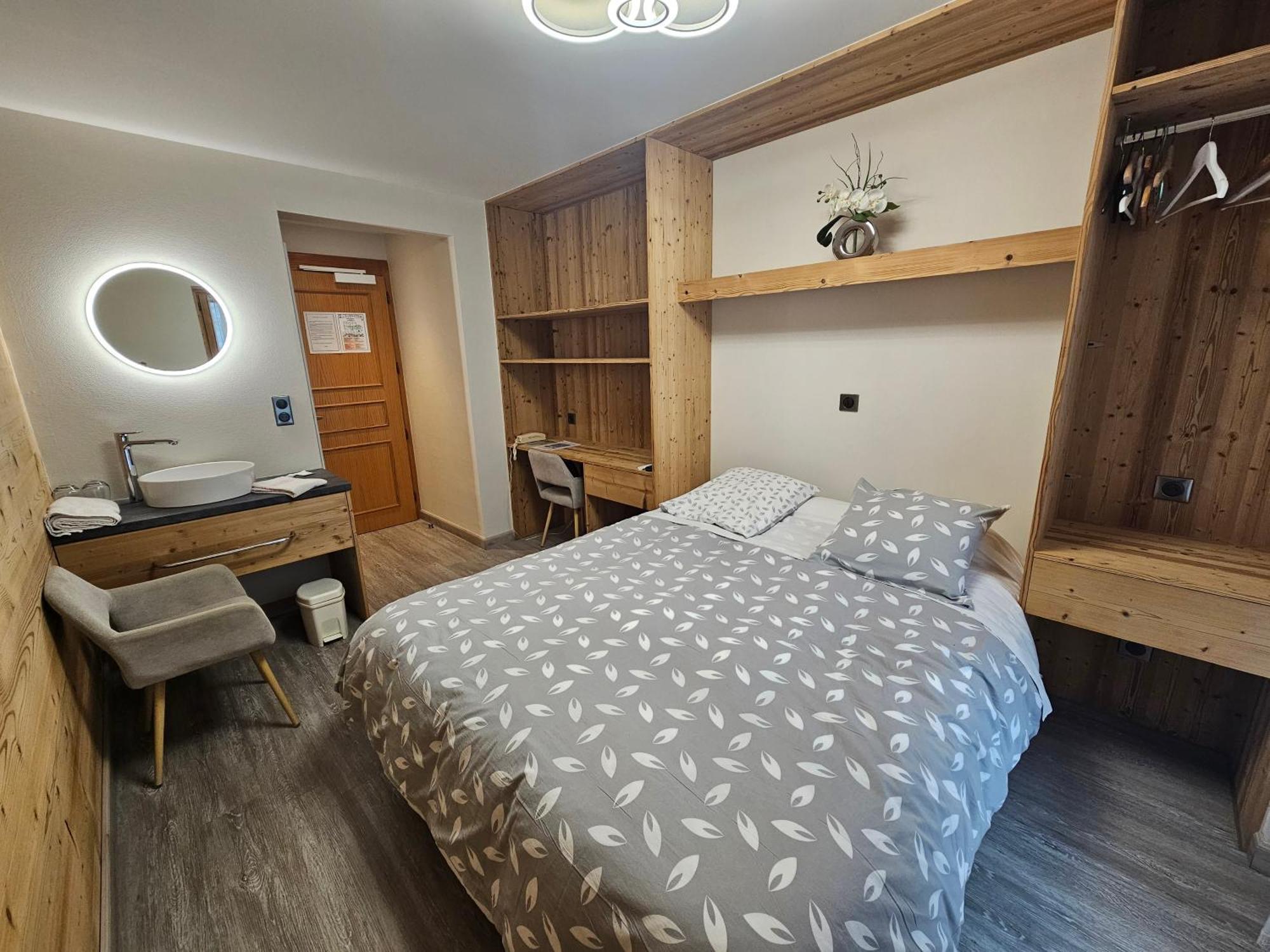 Hotel Plein Soleil Vacheresse Bagian luar foto