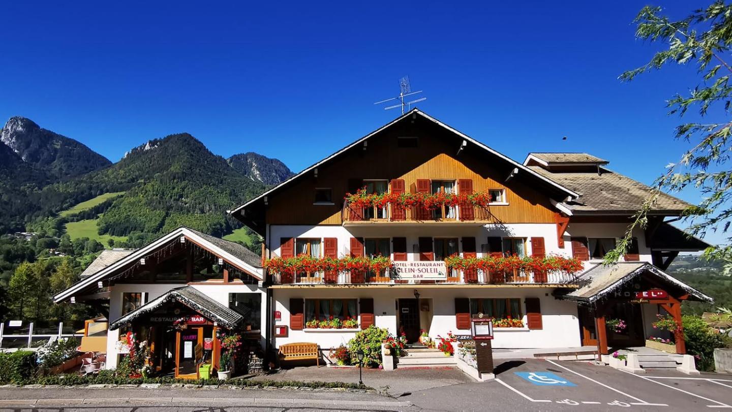 Hotel Plein Soleil Vacheresse Bagian luar foto