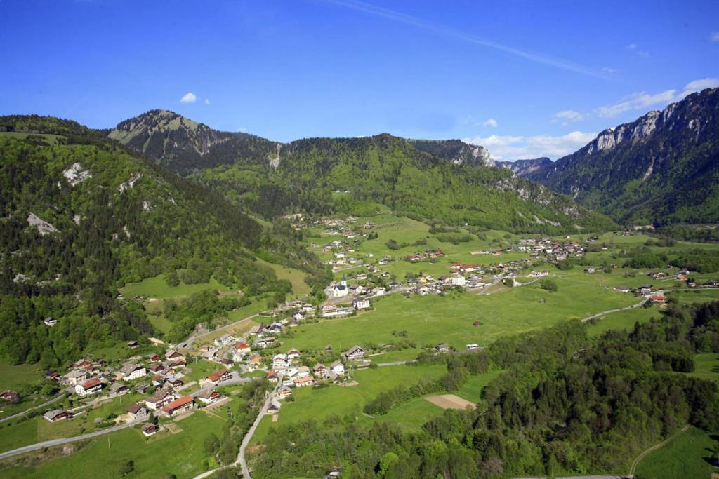 Hotel Plein Soleil Vacheresse Bagian luar foto
