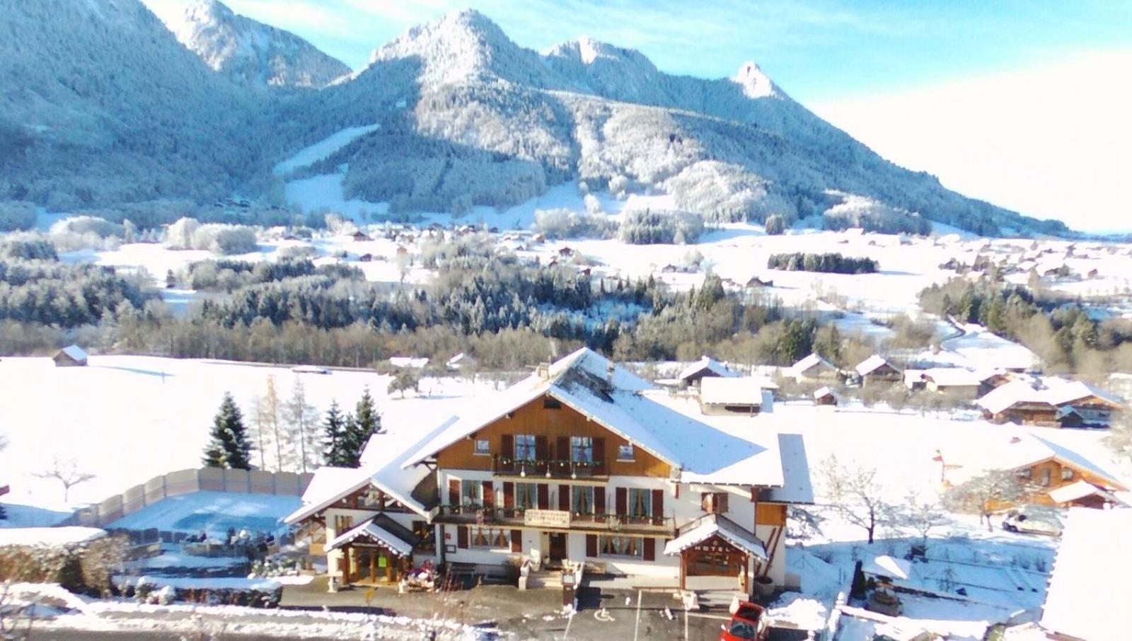Hotel Plein Soleil Vacheresse Bagian luar foto