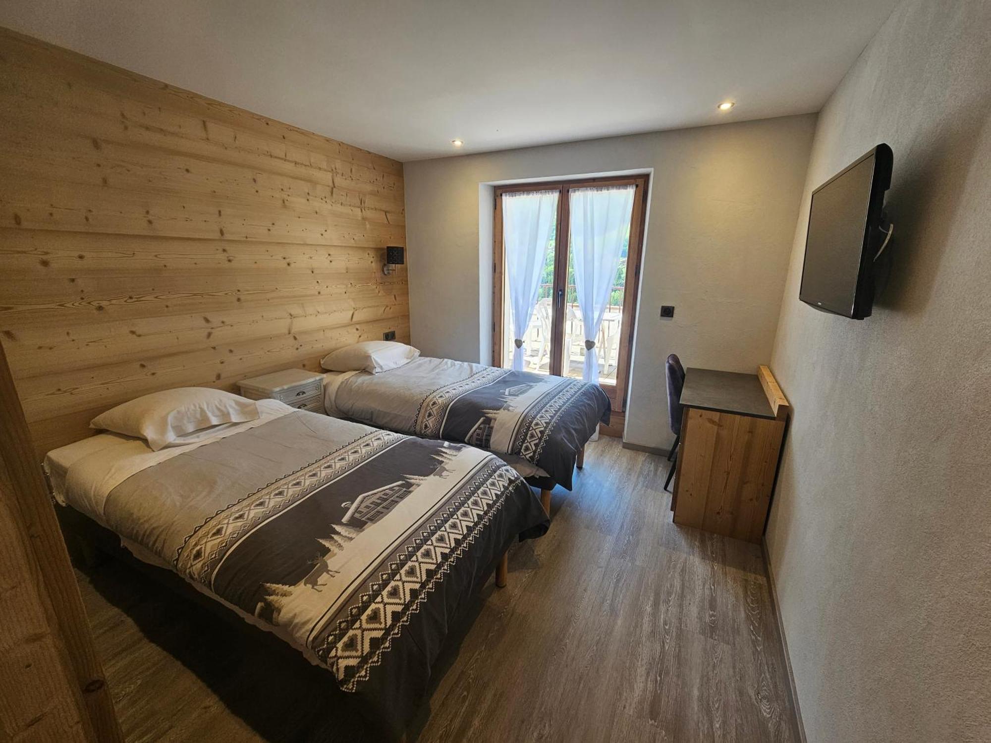 Hotel Plein Soleil Vacheresse Bagian luar foto