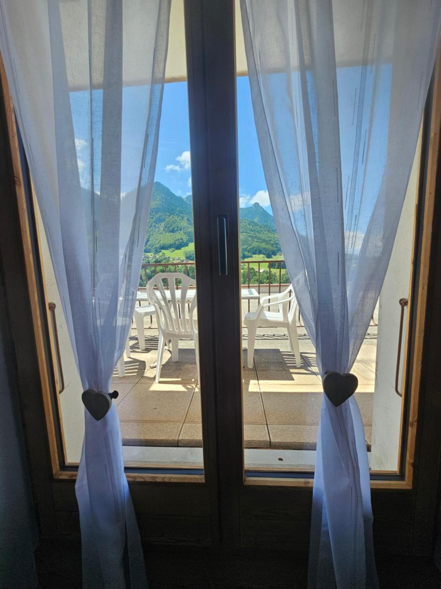 Hotel Plein Soleil Vacheresse Bagian luar foto