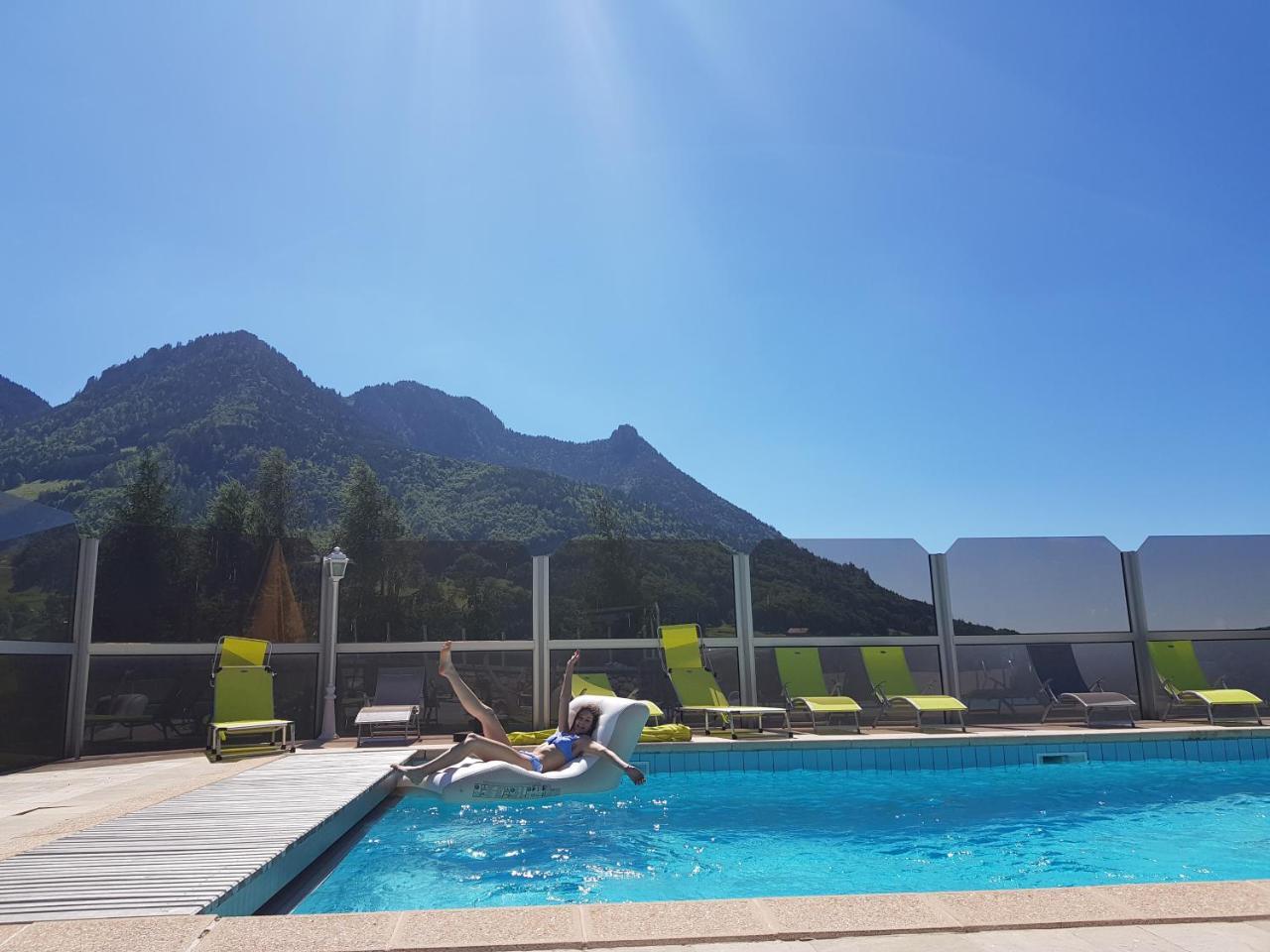 Hotel Plein Soleil Vacheresse Bagian luar foto