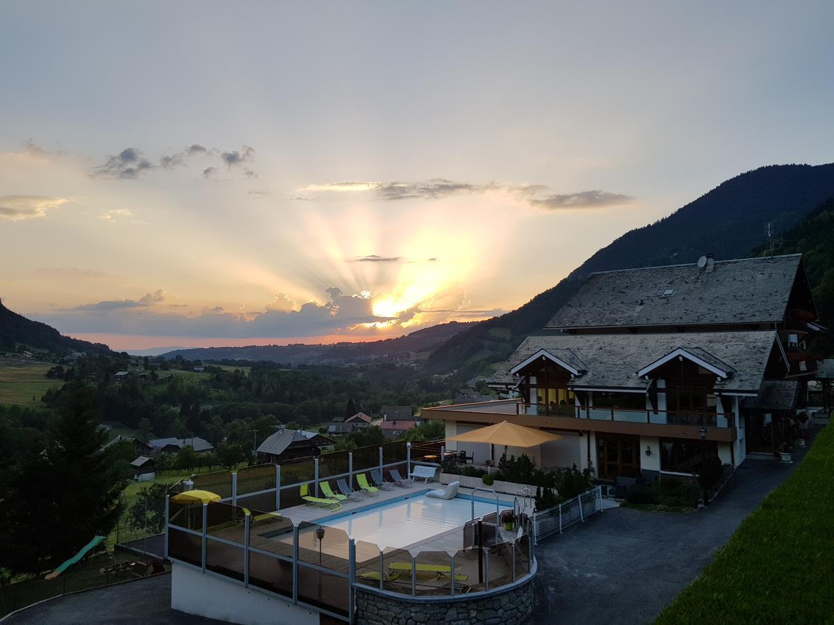 Hotel Plein Soleil Vacheresse Bagian luar foto