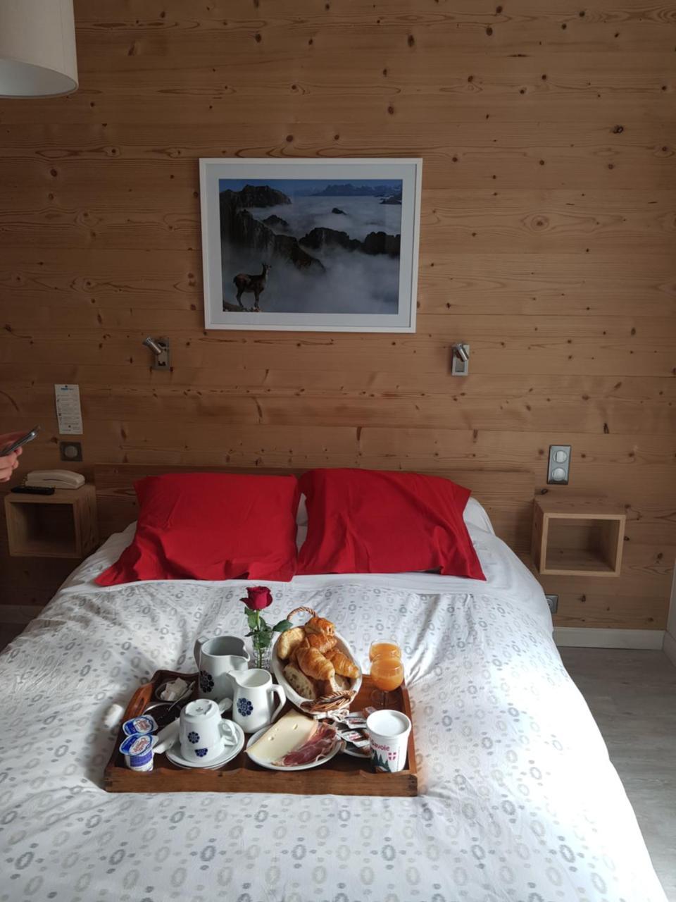 Hotel Plein Soleil Vacheresse Bagian luar foto
