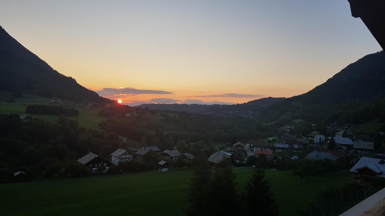 Hotel Plein Soleil Vacheresse Bagian luar foto